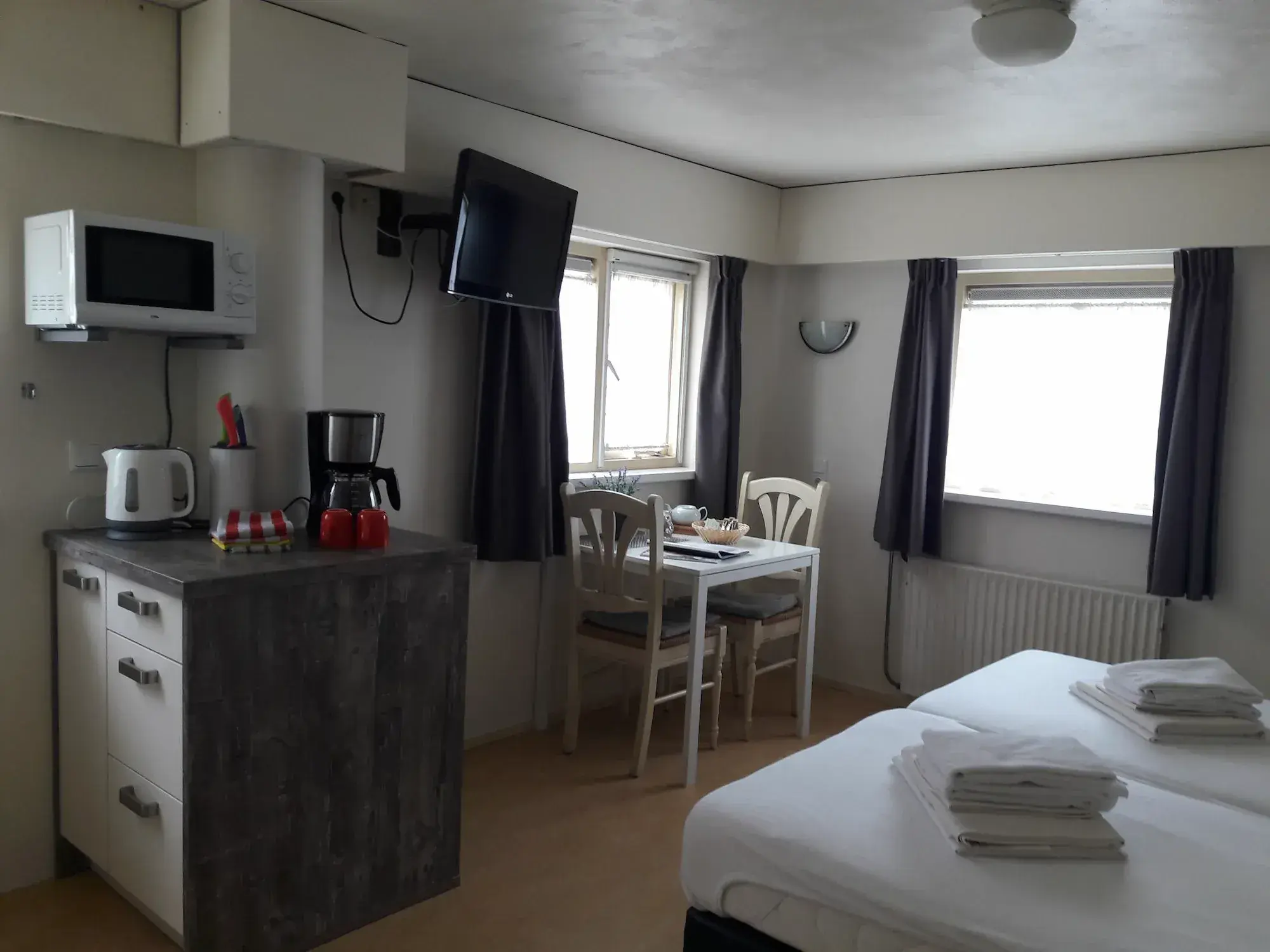 Studio in the basement (2 persons)